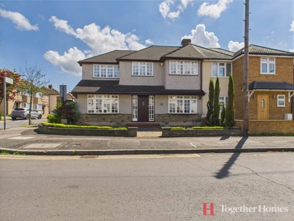 24Bli9aZzUq 9oZzyGrTuw.jpg